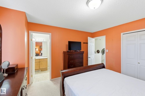 2806 31 Street Nw, Edmonton, AB - Indoor Photo Showing Bedroom