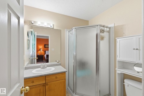 2806 31 Street Nw, Edmonton, AB - Indoor Photo Showing Bathroom