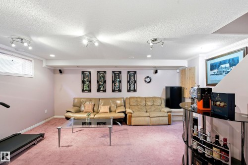 2806 31 Street Nw, Edmonton, AB - Indoor