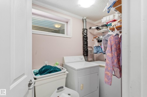2806 31 Street Nw, Edmonton, AB - Indoor Photo Showing Other Room
