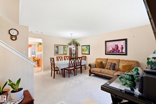 2806 31 Street Nw, Edmonton, AB - Indoor Photo Showing Living Room