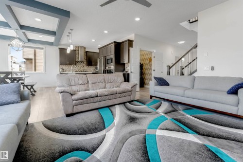2912 12 Avenue Nw, Edmonton, AB - Indoor Photo Showing Living Room