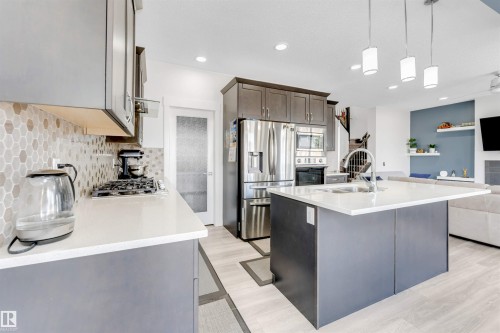 2912 12 Avenue Nw, Edmonton, AB - Indoor Photo Showing Kitchen With Upgraded Kitchen