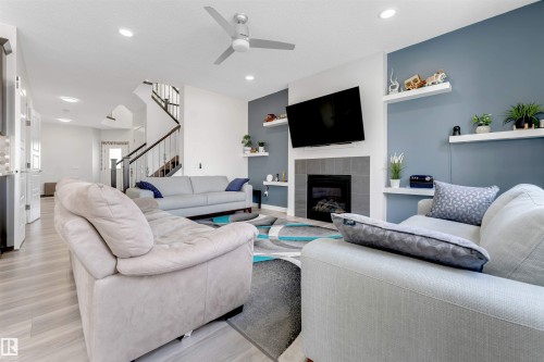 2912 12 Avenue Nw, Edmonton, AB - Indoor Photo Showing Living Room With Fireplace