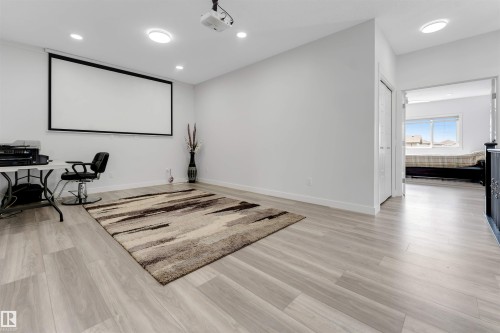2912 12 Avenue Nw, Edmonton, AB - Indoor Photo Showing Other Room