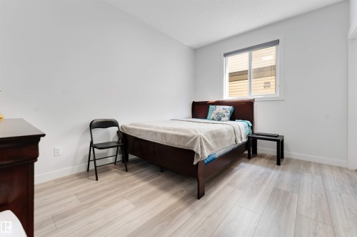 2912 12 Avenue Nw, Edmonton, AB - Indoor Photo Showing Bedroom