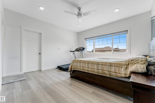 2912 12 Avenue Nw, Edmonton, AB - Indoor Photo Showing Bedroom