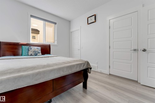 2912 12 Avenue Nw, Edmonton, AB - Indoor Photo Showing Bedroom