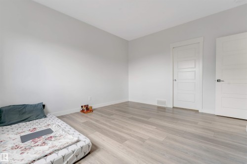 2912 12 Avenue Nw, Edmonton, AB - Indoor Photo Showing Other Room