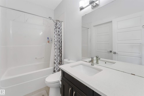 2912 12 Avenue Nw, Edmonton, AB - Indoor Photo Showing Bathroom