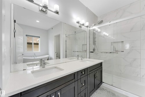 2912 12 Avenue Nw, Edmonton, AB - Indoor Photo Showing Bathroom