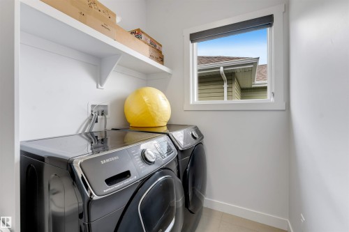 2912 12 Avenue Nw, Edmonton, AB - Indoor Photo Showing Laundry Room
