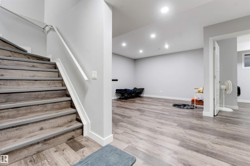 2912 12 Avenue Nw, Edmonton, AB - Indoor Photo Showing Other Room