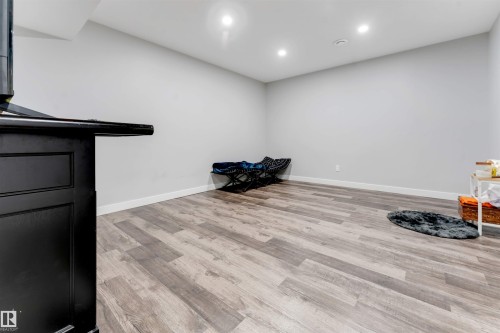 2912 12 Avenue Nw, Edmonton, AB - Indoor Photo Showing Other Room