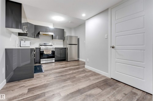 2912 12 Avenue Nw, Edmonton, AB - Indoor Photo Showing Kitchen