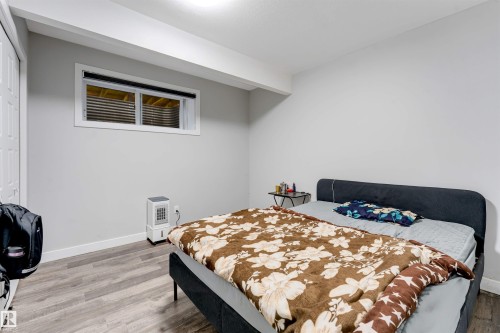 2912 12 Avenue Nw, Edmonton, AB - Indoor Photo Showing Bedroom