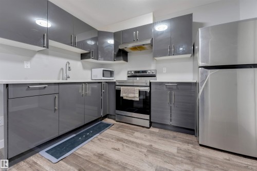 2912 12 Avenue Nw, Edmonton, AB - Indoor Photo Showing Kitchen