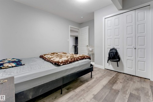 2912 12 Avenue Nw, Edmonton, AB - Indoor Photo Showing Bedroom