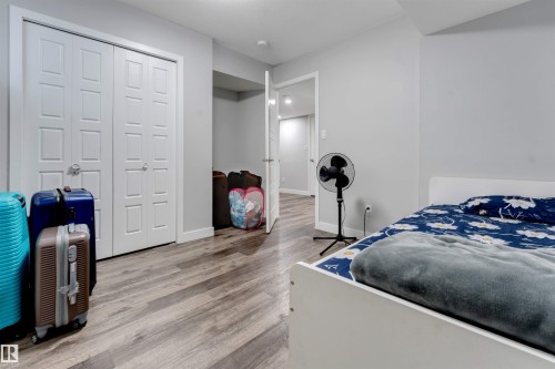 2912 12 Avenue Nw, Edmonton, AB - Indoor Photo Showing Bedroom