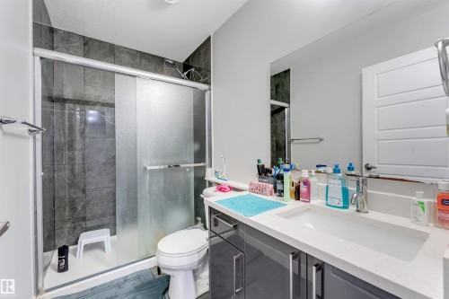 2912 12 Avenue Nw, Edmonton, AB - Indoor Photo Showing Bathroom