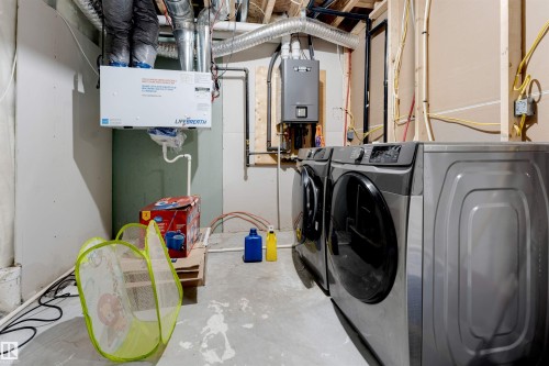 2912 12 Avenue Nw, Edmonton, AB - Indoor Photo Showing Laundry Room