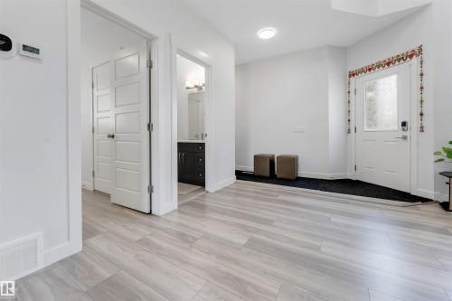 2912 12 Avenue Nw, Edmonton, AB - Indoor Photo Showing Other Room
