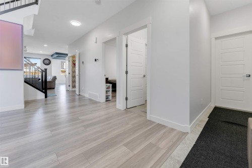 2912 12 Avenue Nw, Edmonton, AB - Indoor Photo Showing Other Room