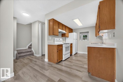 #23 10453 20 Av Nw, Edmonton, AB - Indoor Photo Showing Kitchen