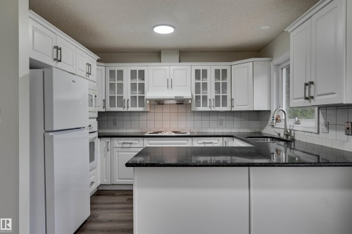 5507 179 Street Nw, Edmonton, AB - Indoor Photo Showing Kitchen