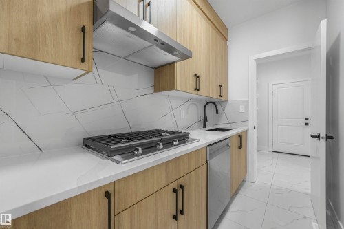 3507 44 Avenue, Beaumont, AB - Indoor Photo Showing Kitchen