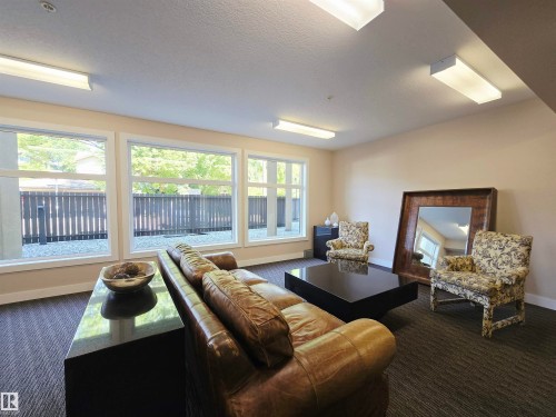 #21 11518 76 Av Nw, Edmonton, AB - Indoor Photo Showing Living Room