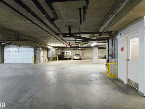 #21 11518 76 Av Nw, Edmonton, AB - Indoor Photo Showing Garage
