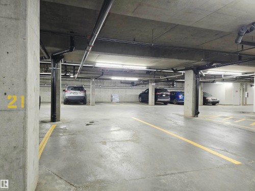#21 11518 76 Av Nw, Edmonton, AB - Indoor Photo Showing Garage