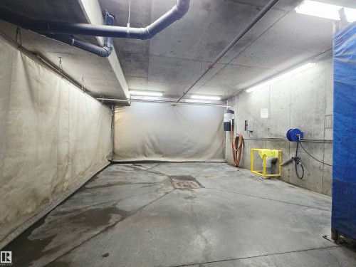 #21 11518 76 Av Nw, Edmonton, AB - Indoor Photo Showing Garage