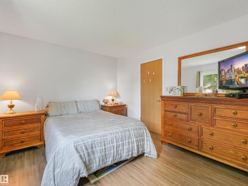 5749 189 Street Nw, Edmonton, AB - Indoor Photo Showing Bedroom