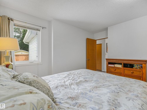 5749 189 Street Nw, Edmonton, AB - Indoor Photo Showing Bedroom