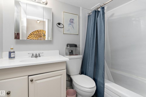 #706 9930 113 St Nw, Edmonton, AB - Indoor Photo Showing Bathroom