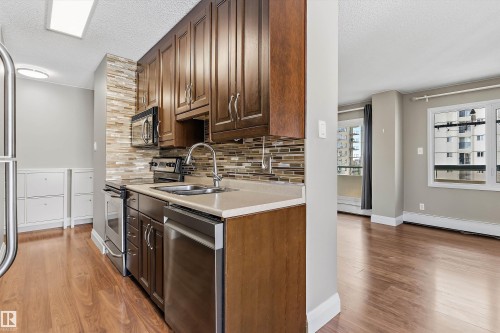 #1002 9725 106 St Nw, Edmonton, AB - Indoor Photo Showing Kitchen With Double Sink With Upgraded Kitchen