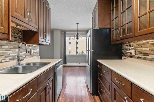 #1002 9725 106 St Nw, Edmonton, AB - Indoor Photo Showing Kitchen With Double Sink