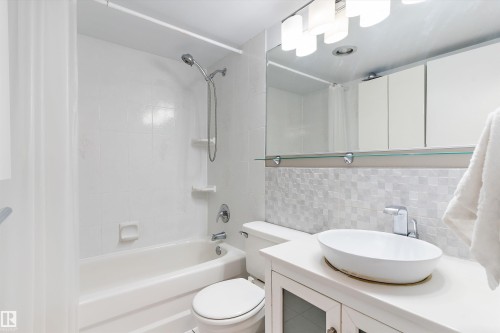 #1002 9725 106 St Nw, Edmonton, AB - Indoor Photo Showing Bathroom