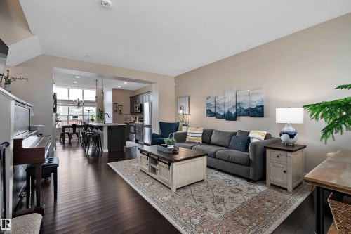 21915 99 Avenue Nw, Edmonton, AB - Indoor Photo Showing Living Room
