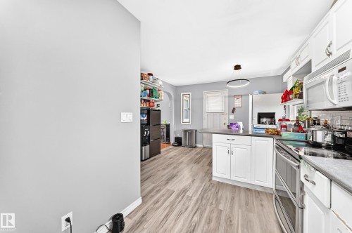 9031 150 Street Nw, Edmonton, AB - Indoor Photo Showing Kitchen