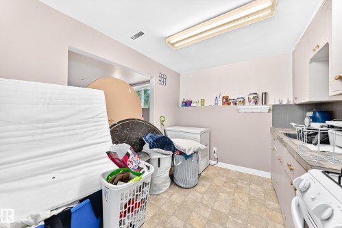 9031 150 Street Nw, Edmonton, AB - Indoor