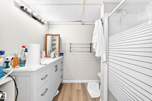 9031 150 Street Nw, Edmonton, AB - Indoor