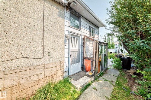 9031 150 Street Nw, Edmonton, AB - Outdoor