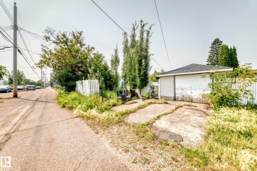 9031 150 Street Nw, Edmonton, AB - Outdoor