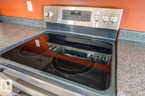 17703 90 Street Nw, Edmonton, AB - Indoor Photo Showing Kitchen