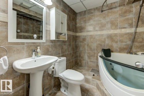 17703 90 Street Nw, Edmonton, AB - Indoor Photo Showing Bathroom