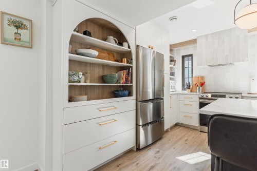 9342 74 Avenue Nw, Edmonton, AB - Indoor Photo Showing Kitchen With Upgraded Kitchen