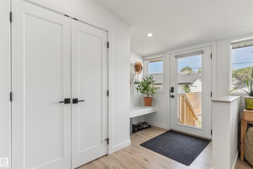 9342 74 Avenue Nw, Edmonton, AB - Indoor Photo Showing Other Room